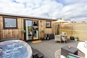Willows Rest - 1 Bed Shepherds Hut - Pentlepoir - Image 3
