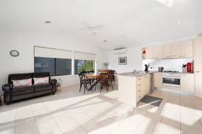 Holiday Haven - Coastal Comfort In Old Torquay - Image 5