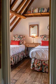 Idyllic Historic Cottage - Image 5