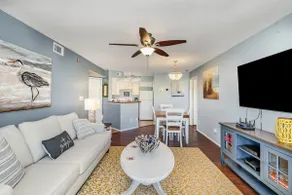 Ground Floor 2/2 Condo · Beach 0.5mi (Master King) - Image 4