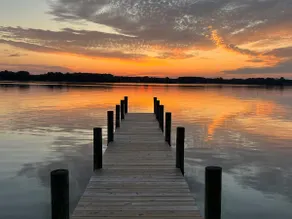 Waterfront Reset: Views, Games, Boats & Total Calm - Image 4