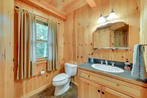 Lakefront Westhampton Cabin w/ Beach + Kayaks! - Image 5