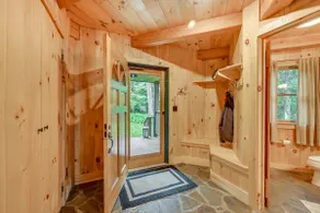 Lakefront Westhampton Cabin w/ Beach + Kayaks! - Image 4