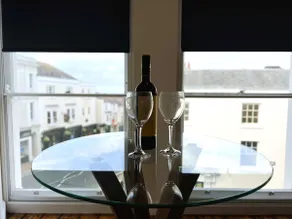 Cross Street Apartment|Stylish Getaway|Walk to Sea - Image 2