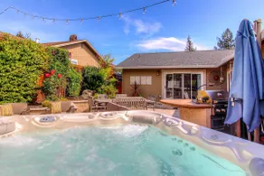 Wine Country Getaway BBQ Fire Pit Hot Tub - Image 2
