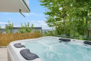 Luxury house with exclusive views - Image 3