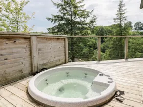 6 Lake View - Image 2