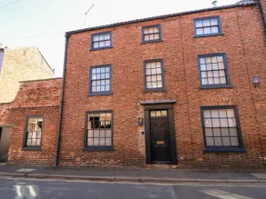 12 Banks Street - Image 2