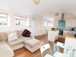 Bowler Yard Cottage - Image 2