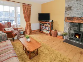 Castle Apartment - Image 2