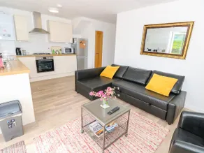 6 Yarmouth Cottages - Image 4