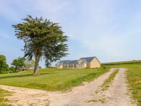 5 Yarmouth Cottages - Image 3