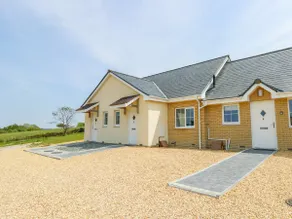 5 Yarmouth Cottages - Image 2