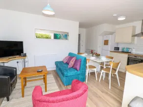 5 Yarmouth Cottages - Image 5