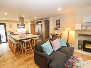 1 Stansfield Mews - Image 4