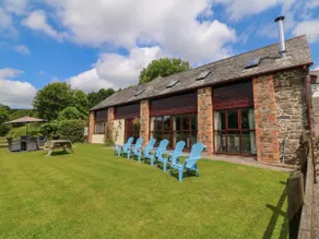Apple Barn - Image 3