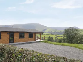 Bryn Eiddon Log Cabin - Image 4