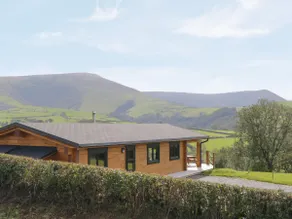 Bryn Eiddon Log Cabin - Image 2