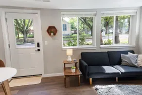 Mid Century King Suite, Close to Everything - Image 4