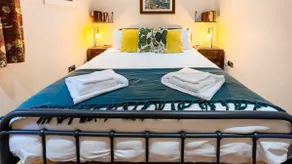 Walpole Bay 2 bed Stunning Garden Apt By Adliv - Image 3