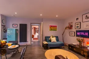 Walpole Bay 2 bed Stunning Garden Apt By Adliv - Image 2