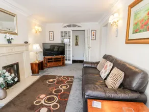11 Glyn Garth Mews - Image 4