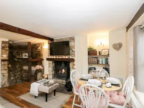 Corner Cottage - Image 4