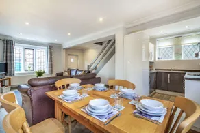 Corner Cottage - Image 4