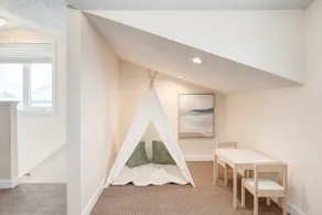 ”Hummingbird” 2 Bed Carriage House with 3 beds! - Image 4