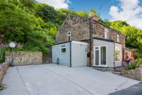 27 Green Road - Image 2