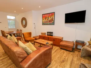 Bronwen House - Image 3