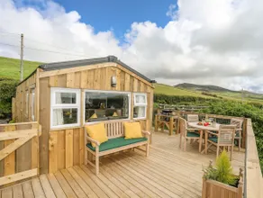 Caban Cwtch The Cosy Cabin - Image 2