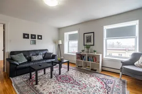 Large & Sunny Beautiful Home, AC - Image 5