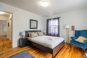 Large & Sunny Beautiful Home, AC - Image 2