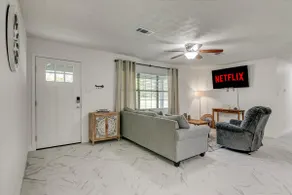 Updated 4 bedroom home in Oragnefield - Image 5