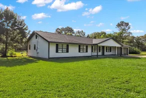 Updated 4 bedroom home in Oragnefield - Image 2