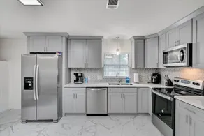 Stylishly Remodeled 2-Bedroom home in Orangefield - Image 5