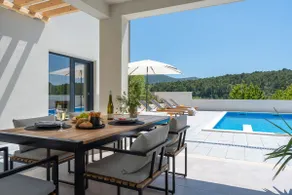 3-bedroom villa Pera with heated pool, 7km from beach - Image 2