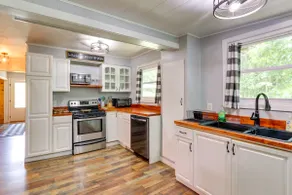 Pet-Friendly Murphy Home: Grilling Deck + Fire Pit - Image 2