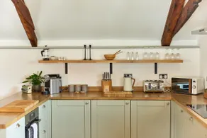 Spacious 2 Bedroom Coach House in Cley Norfolk - Image 2