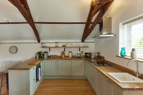 Spacious 2 Bedroom Coach House in Cley Norfolk - Image 3