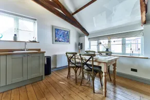 Spacious 2 Bedroom Coach House in Cley Norfolk - Image 5