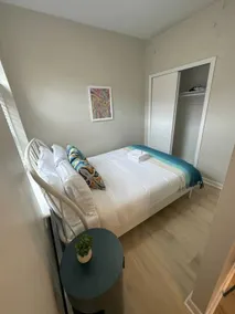 Modern studio apartment! - Image 4