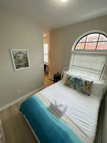 Modern studio apartment! - Image 3
