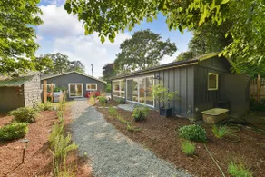 The Bayside Cottage by EMR Vacation Rentals - Image 3