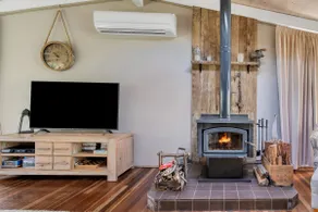 Secluded 3-Bed Retreat Moments to the Beach - Image 5