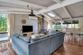 Secluded 3-Bed Retreat Moments to the Beach - Image 3
