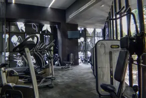 Luxurious King Size SUITE with Pool, Parking & GYM - Image 5