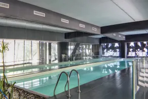 Luxurious King Size SUITE with Pool, Parking & GYM - Image 2