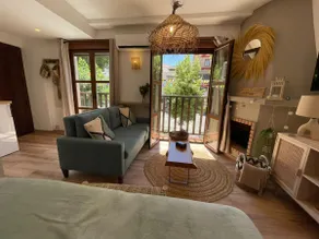 Cozy studio apartment in the plaza. Fireplace, A/A - Image 3